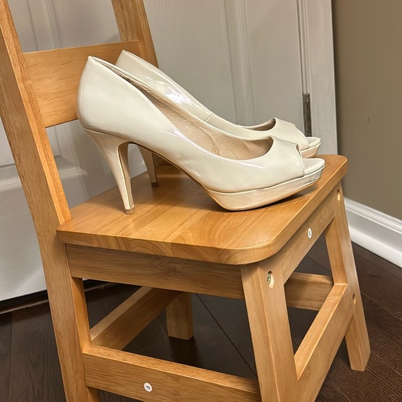 Aldo size 8 white peep toe high heels - Picture 2 of 6